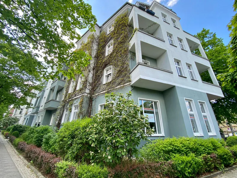 Super schöne Dachgeschosswohnung mit Balkon und Einbauküche — photo 1